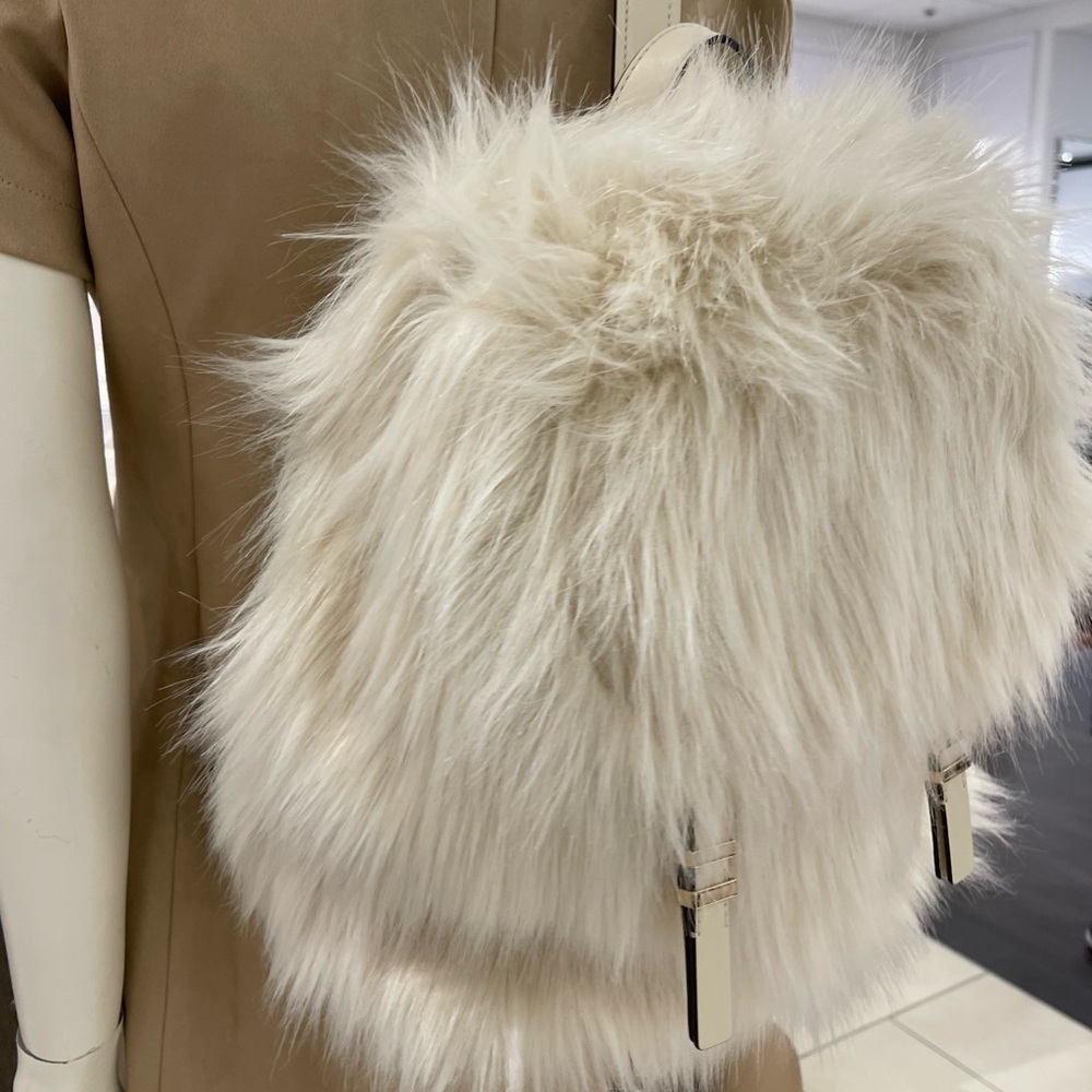 MICHAEL KORS Quinn Medium Flap Faux Fur Backpack
Natural 
NWT 

Live Style - Picture 7 of 16